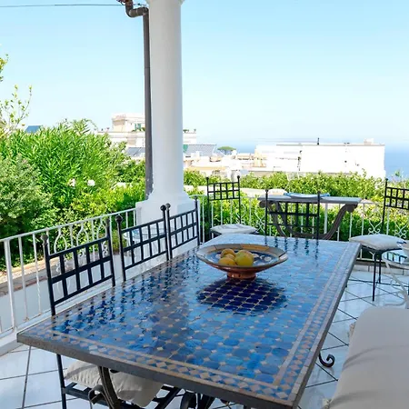 ヴィラ La Capperina カプリ